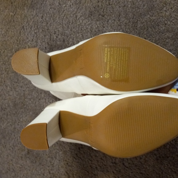 Nordstroms Soldout Cassis white ankle boots, new, size 10 Top Moda - Picture 3 of 7